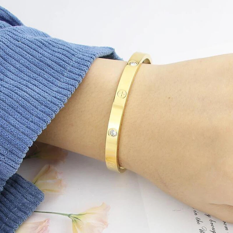 Nail Armband